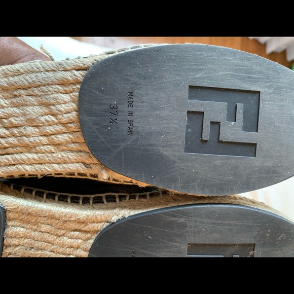 Authentic Fendi Flats - Picture 4 of 6